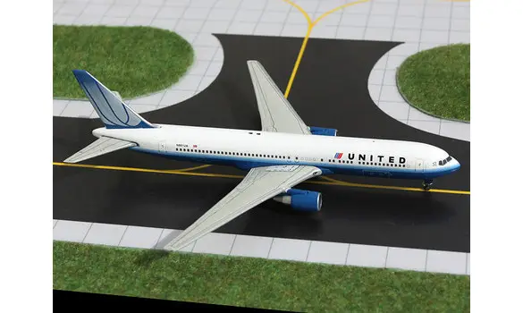 Boeing 767-300 United AL N661UA