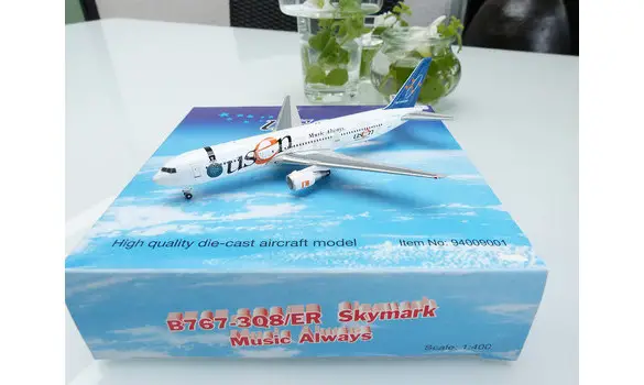 Boeing 767-300 Skymark "Music Always"