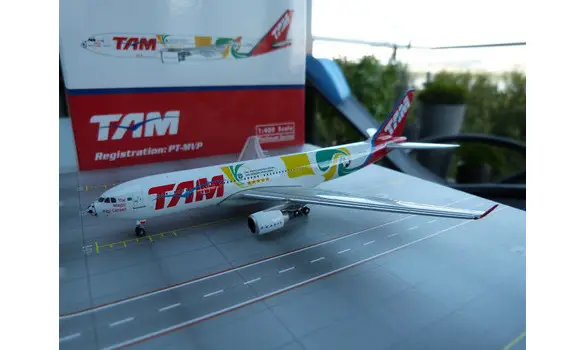 TAM Airbus A330-200 Soccer PT-MVP