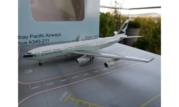 Cathay Pacific A340-200 VR-HMU