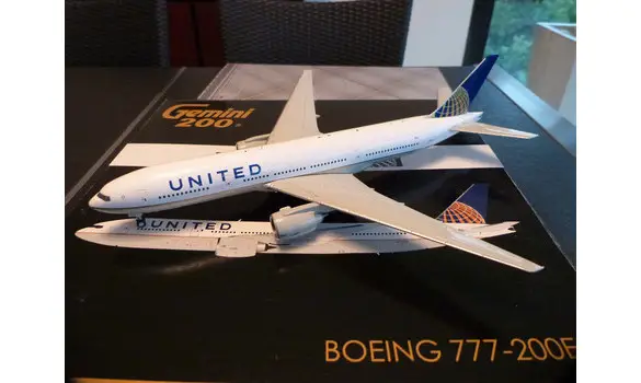 United AL Boeing 777-200ER N77012
