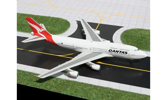 Qantas AW Boeing 747-400 new c/s VH-OEB