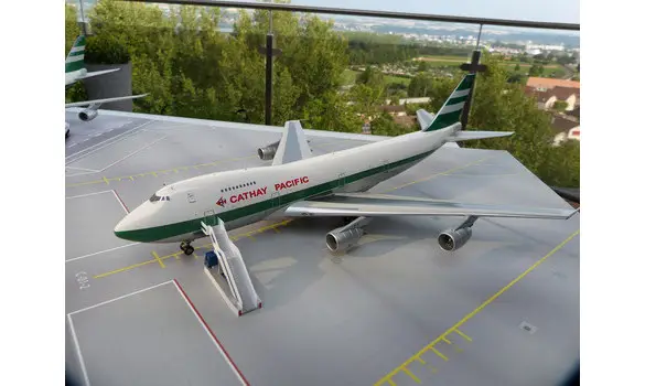 Cathay Pacific Boeing 747-200B VR-HKG
