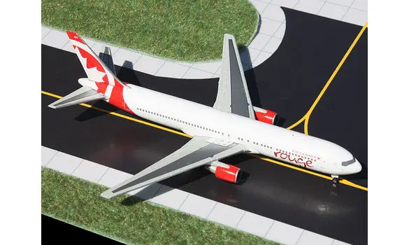 Air Canada Rouge Boeing 767-300 C-GHPE