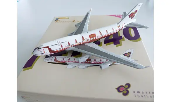 Boeing 747-400 THAI Royal Barge HS-TGJ
