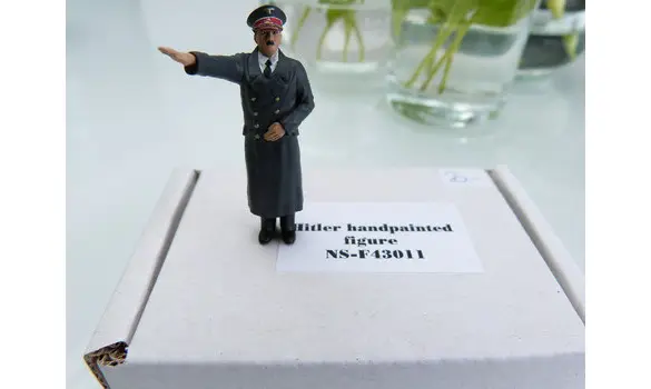 1/43e Hitler - Factory paint